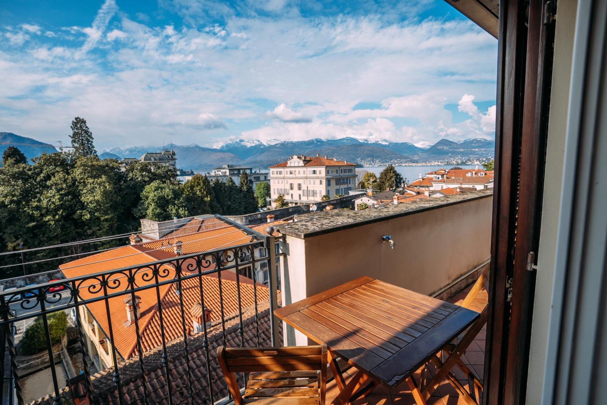 Suite Romantic Vista Lago Стреза Экстерьер фото