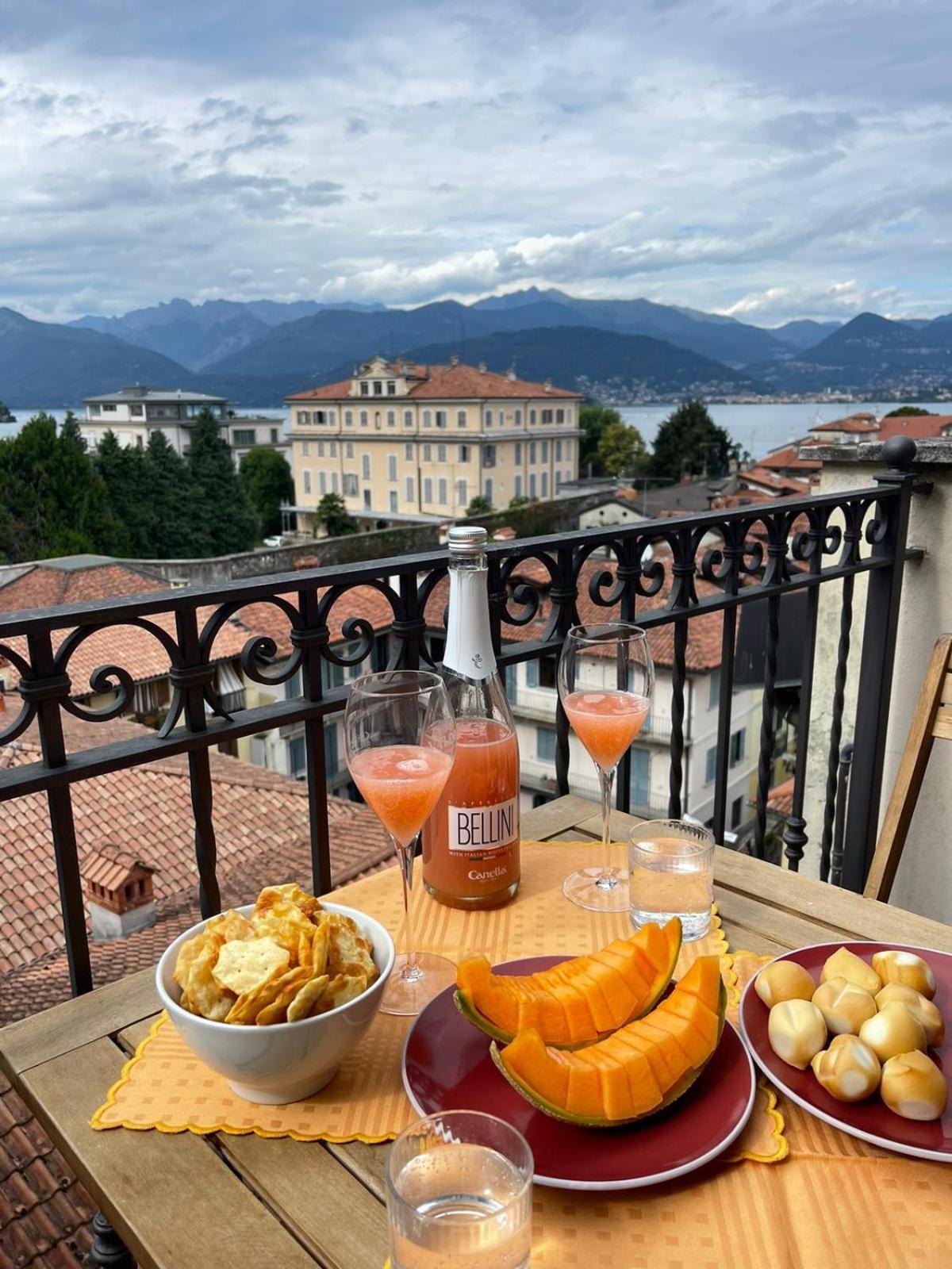 Suite Romantic Vista Lago Стреза Экстерьер фото