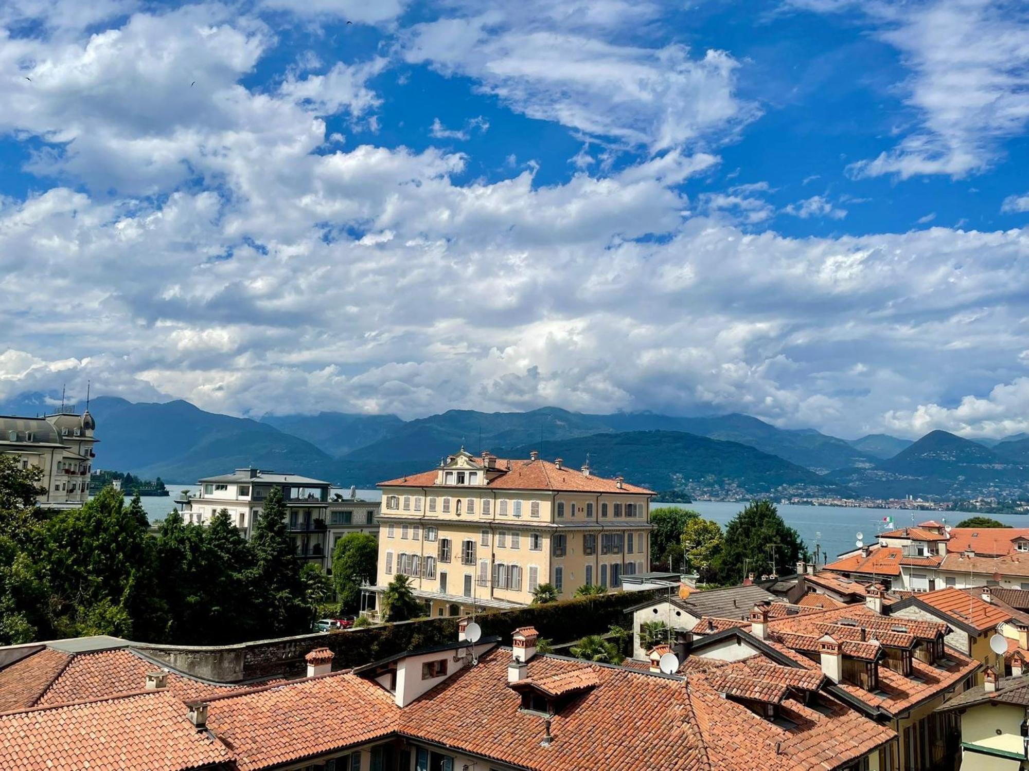 Suite Romantic Vista Lago Стреза Экстерьер фото