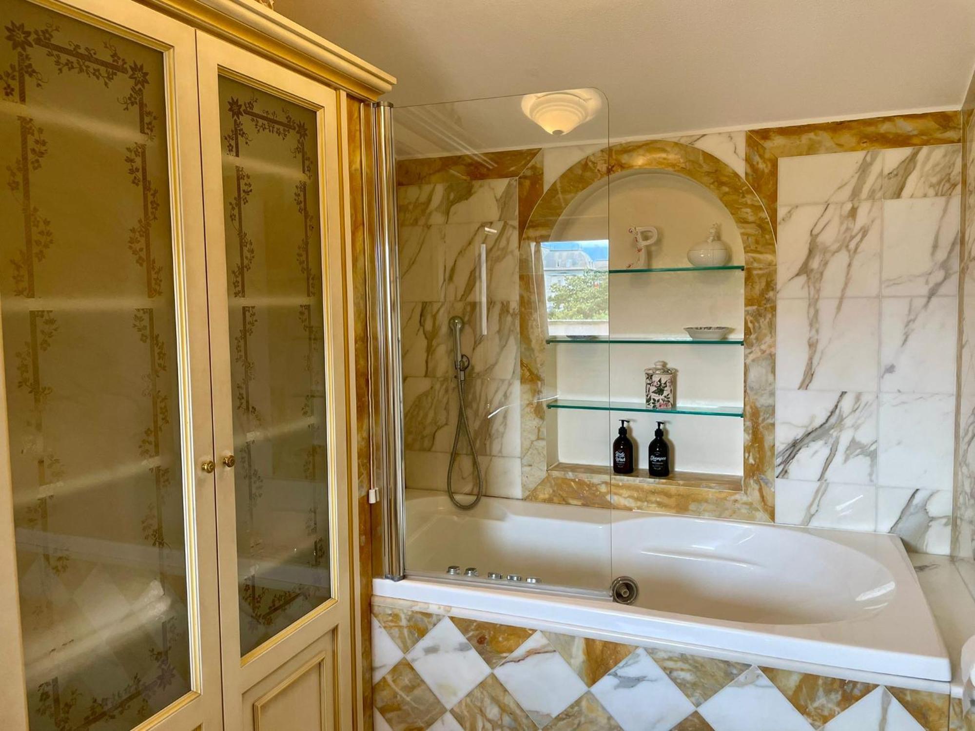 Suite Romantic Vista Lago Стреза Экстерьер фото