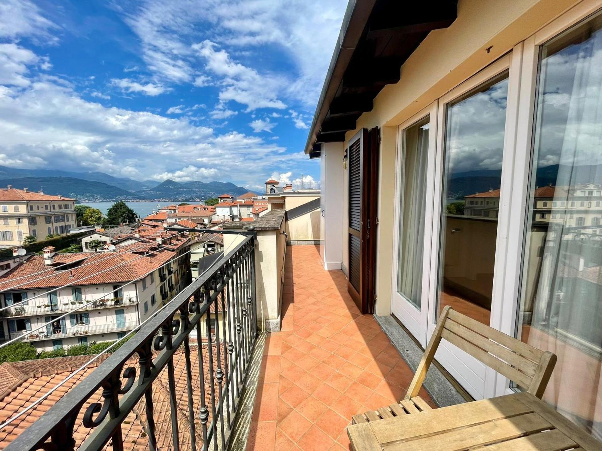 Suite Romantic Vista Lago Стреза Экстерьер фото